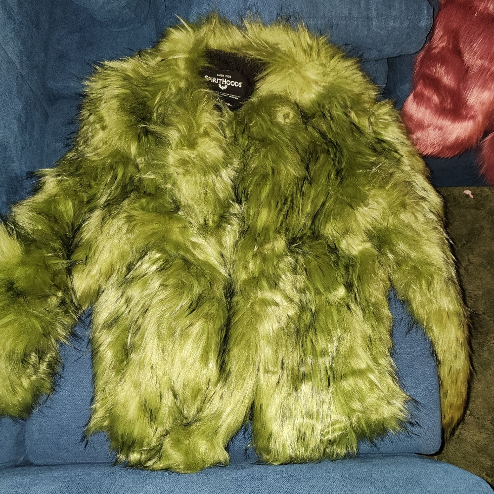 Almost brand new faux fur coat sz S